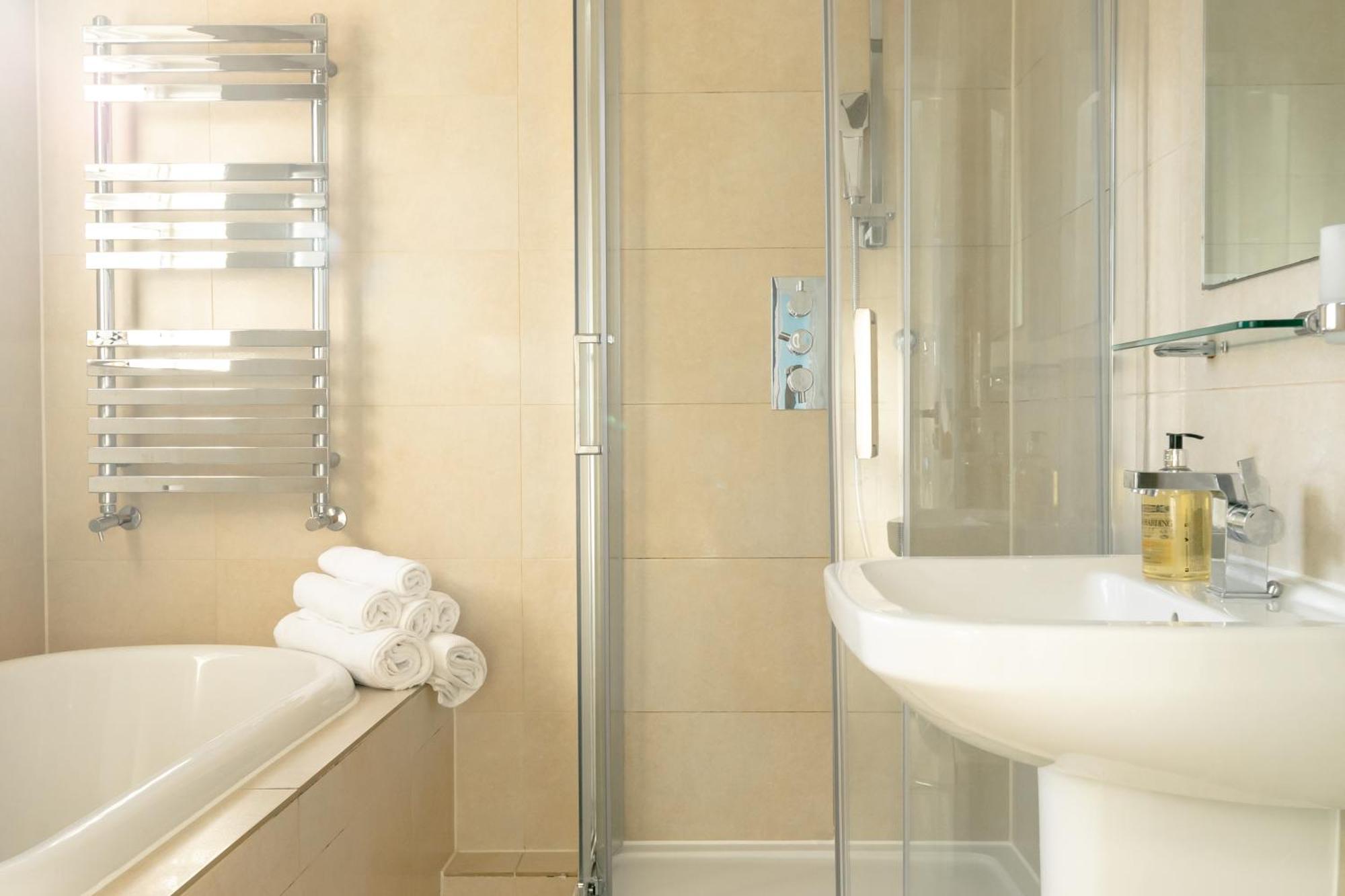 London & Forest Loughton  Extérieur photo